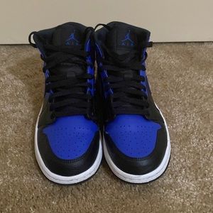 Jordan 1 mid royal blue size 7.5